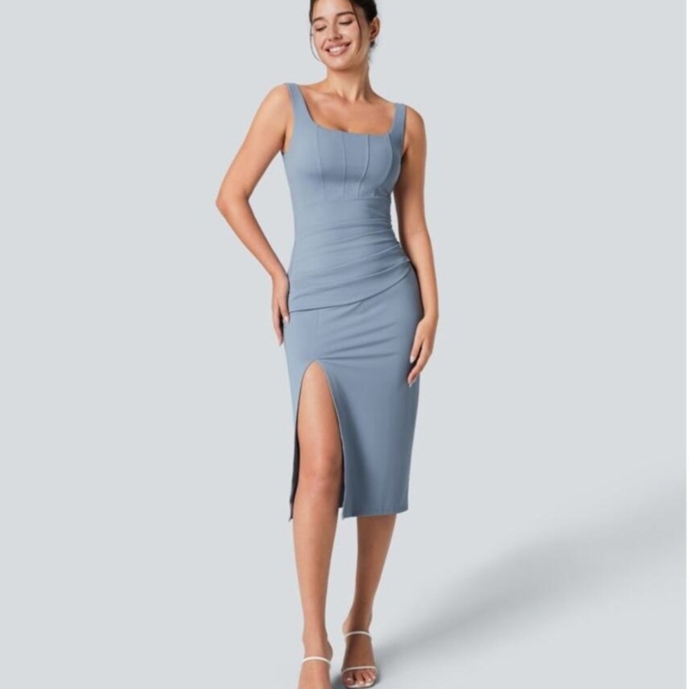 Chic Sleeveless Midi Dress in Soft Blue